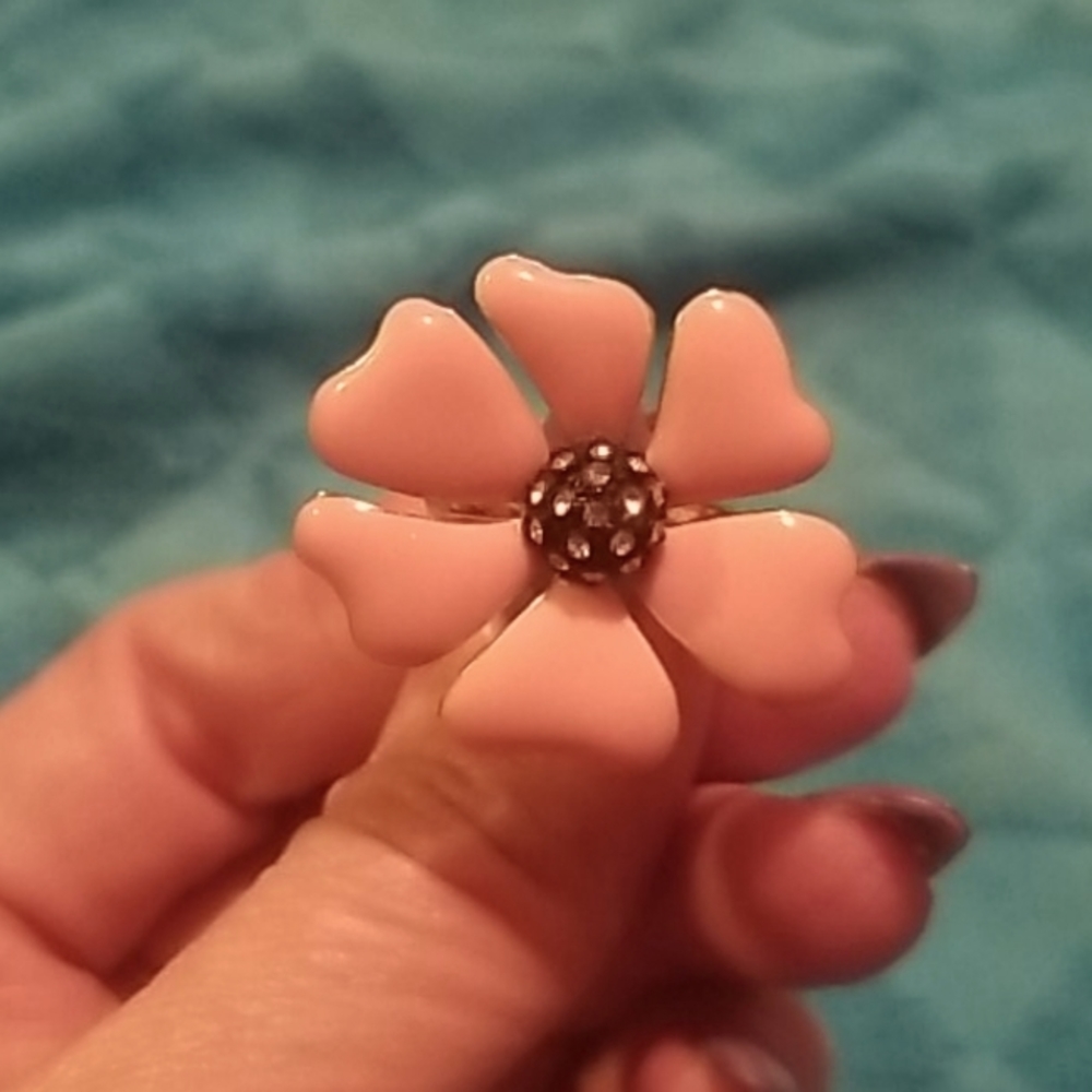 Adjustable   pink flower ring